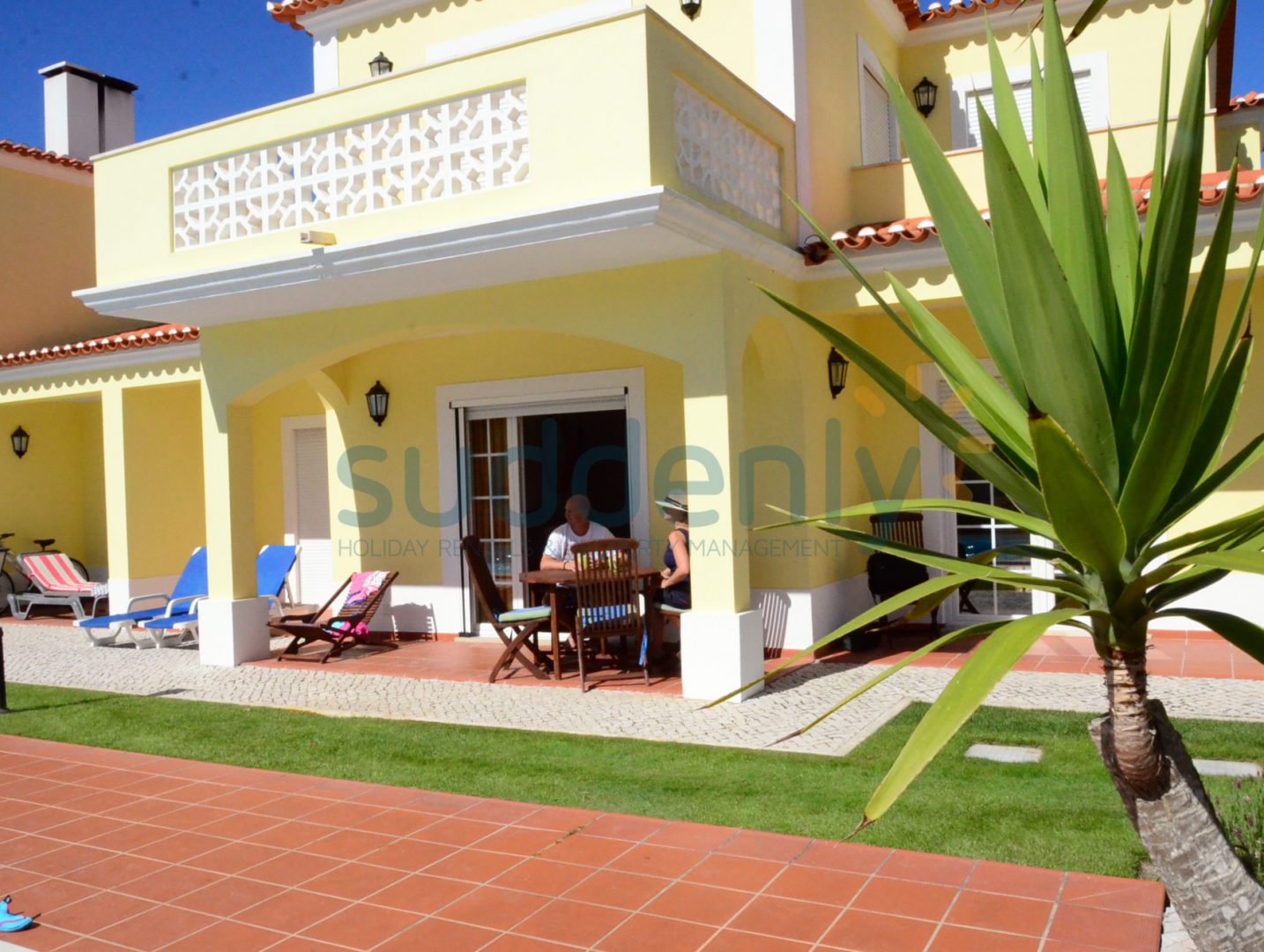 Holiday Rentals in Praia D'El Rey 22