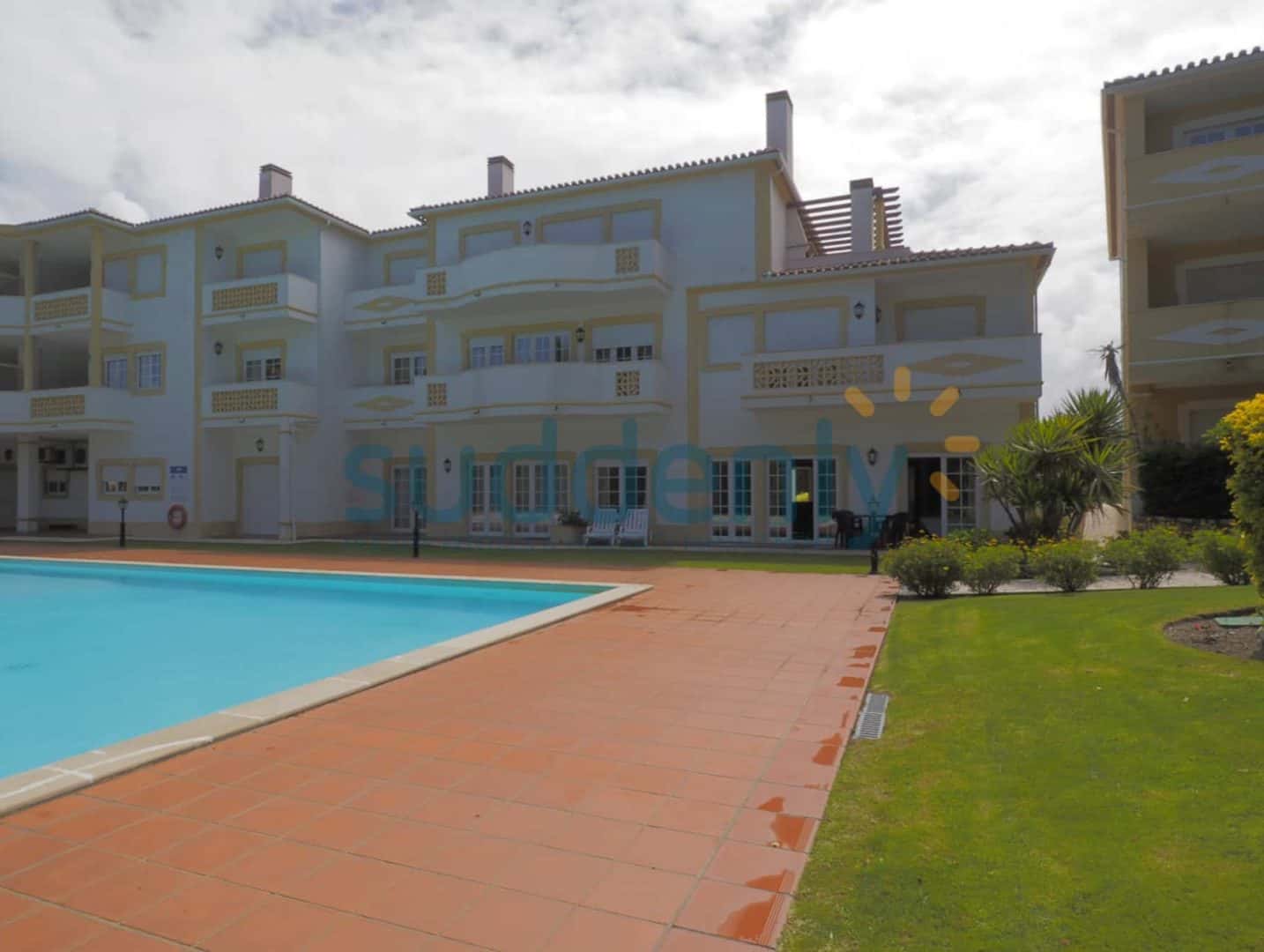 Holiday Rentals in Praia D'El Rey 172