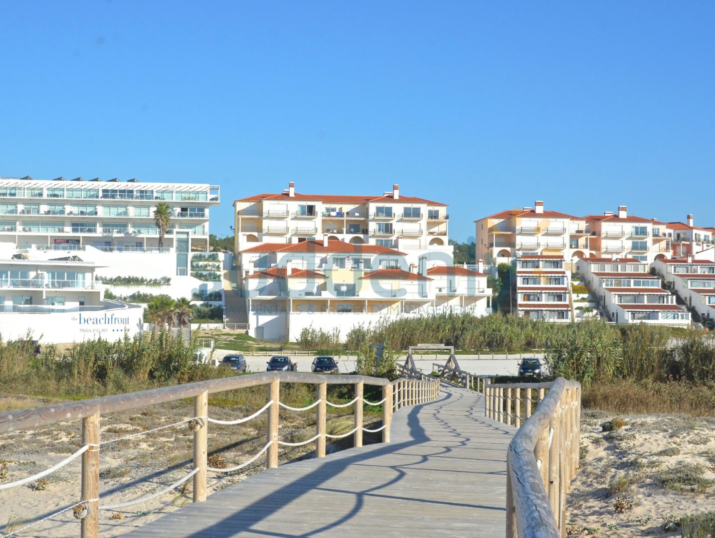 Holiday Rentals in Praia D'El Rey 312