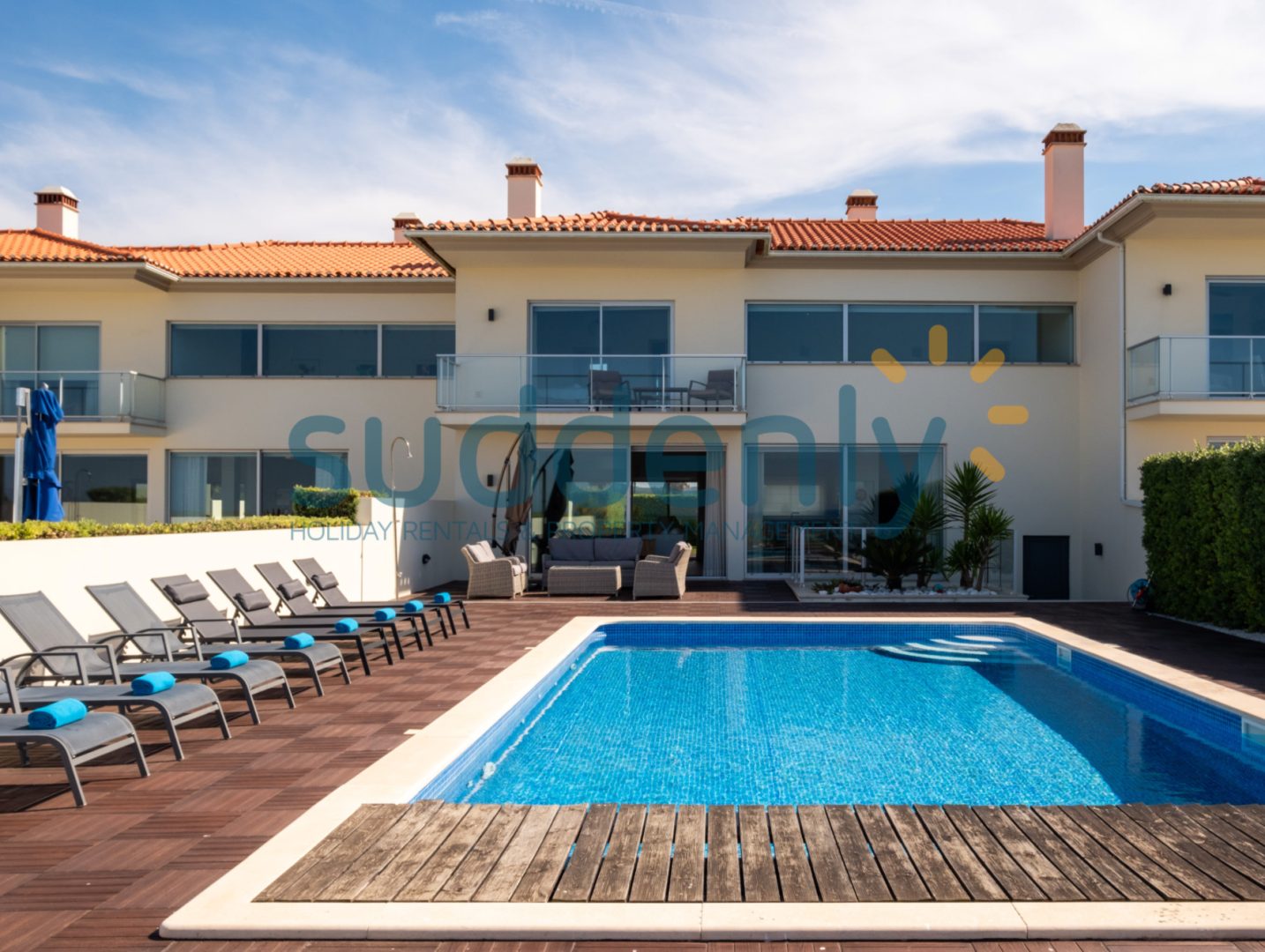 Holiday Rentals in Praia D'El Rey 89