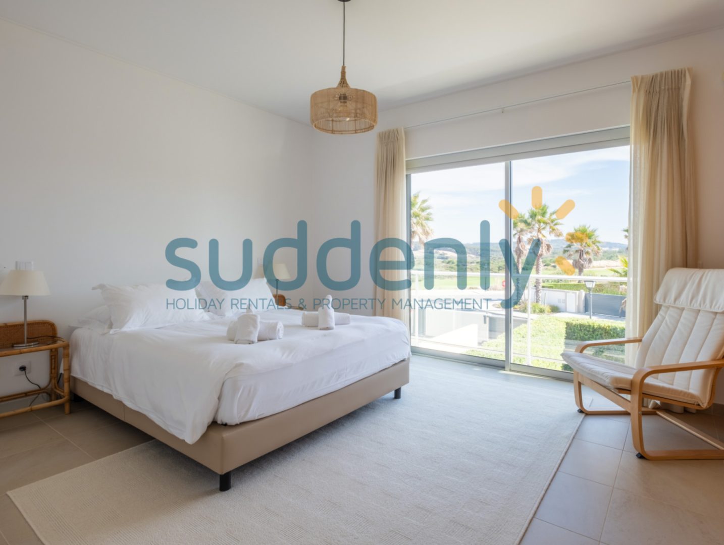 Holiday Rentals in Praia D'El Rey 103