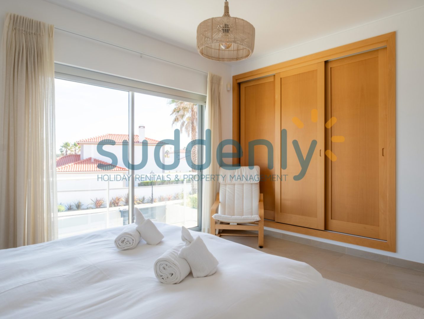 Holiday Rentals in Praia D'El Rey 104