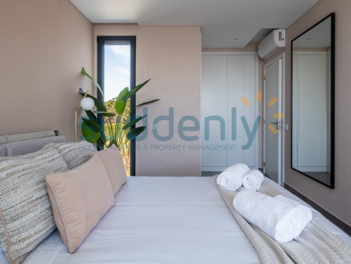 Holiday Rentals in Praia D'El Rey 31