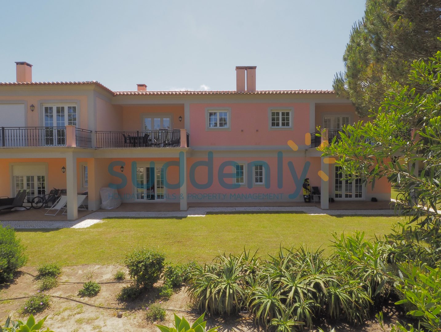 Holiday Rentals in Praia D'El Rey 26