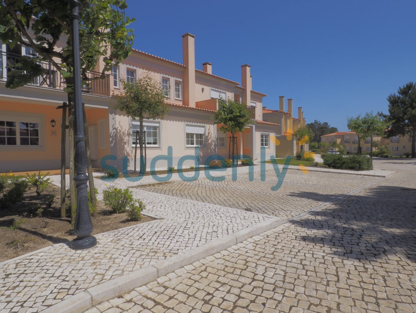 Holiday Rentals in Praia D'El Rey 5