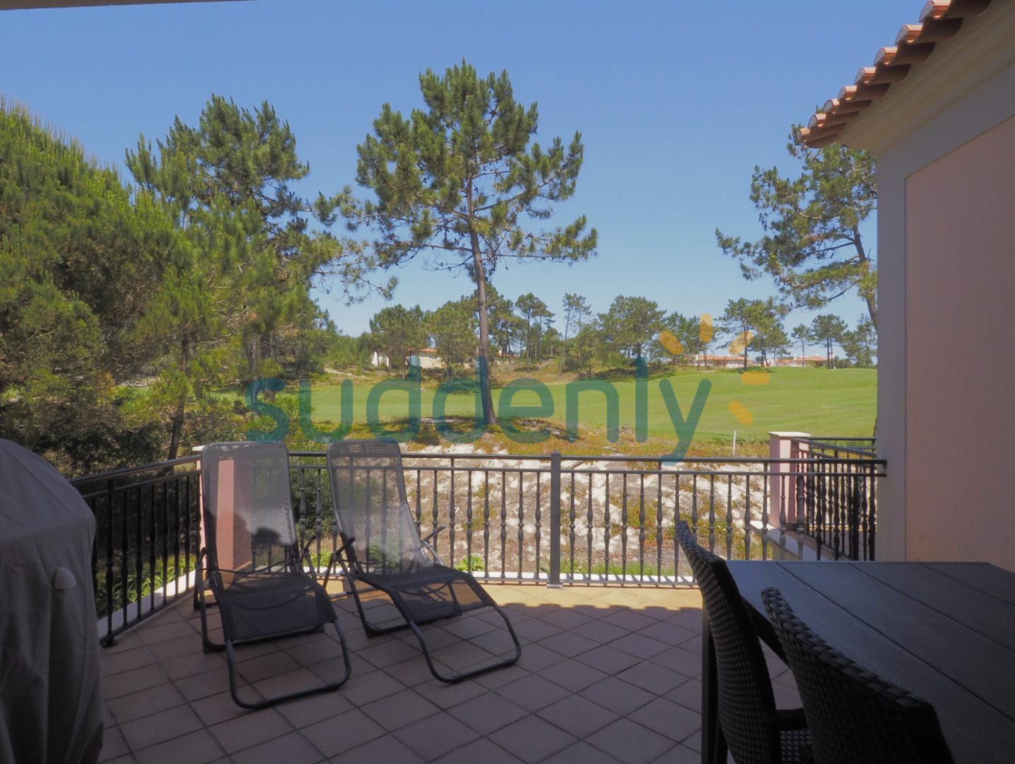 Holiday Rentals in Praia D'El Rey 12