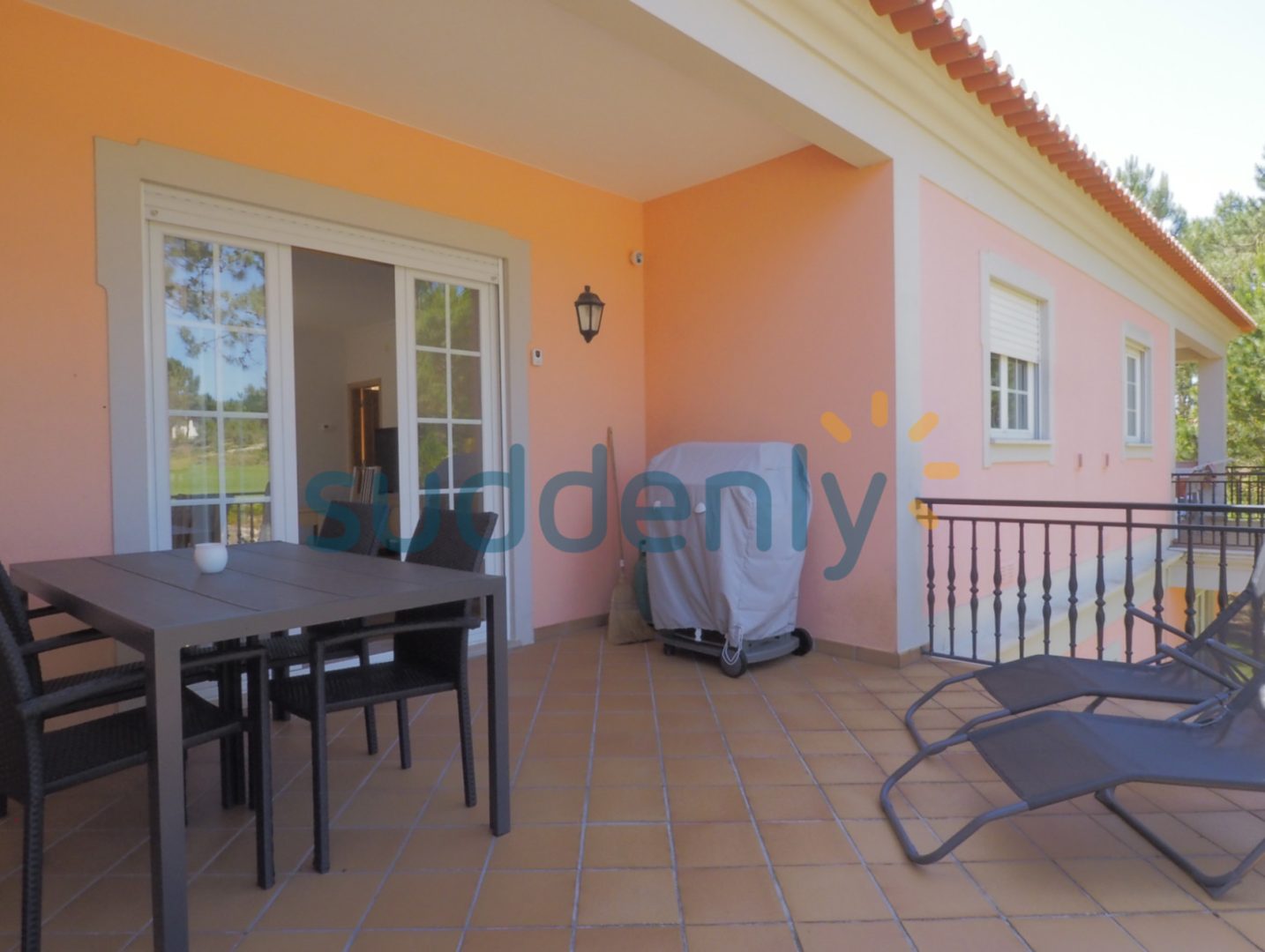 Holiday Rentals in Praia D'El Rey 13