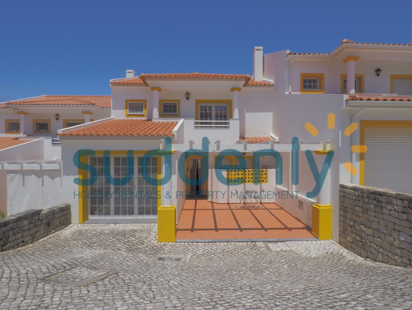 Holiday Rentals in Praia D'El Rey 4