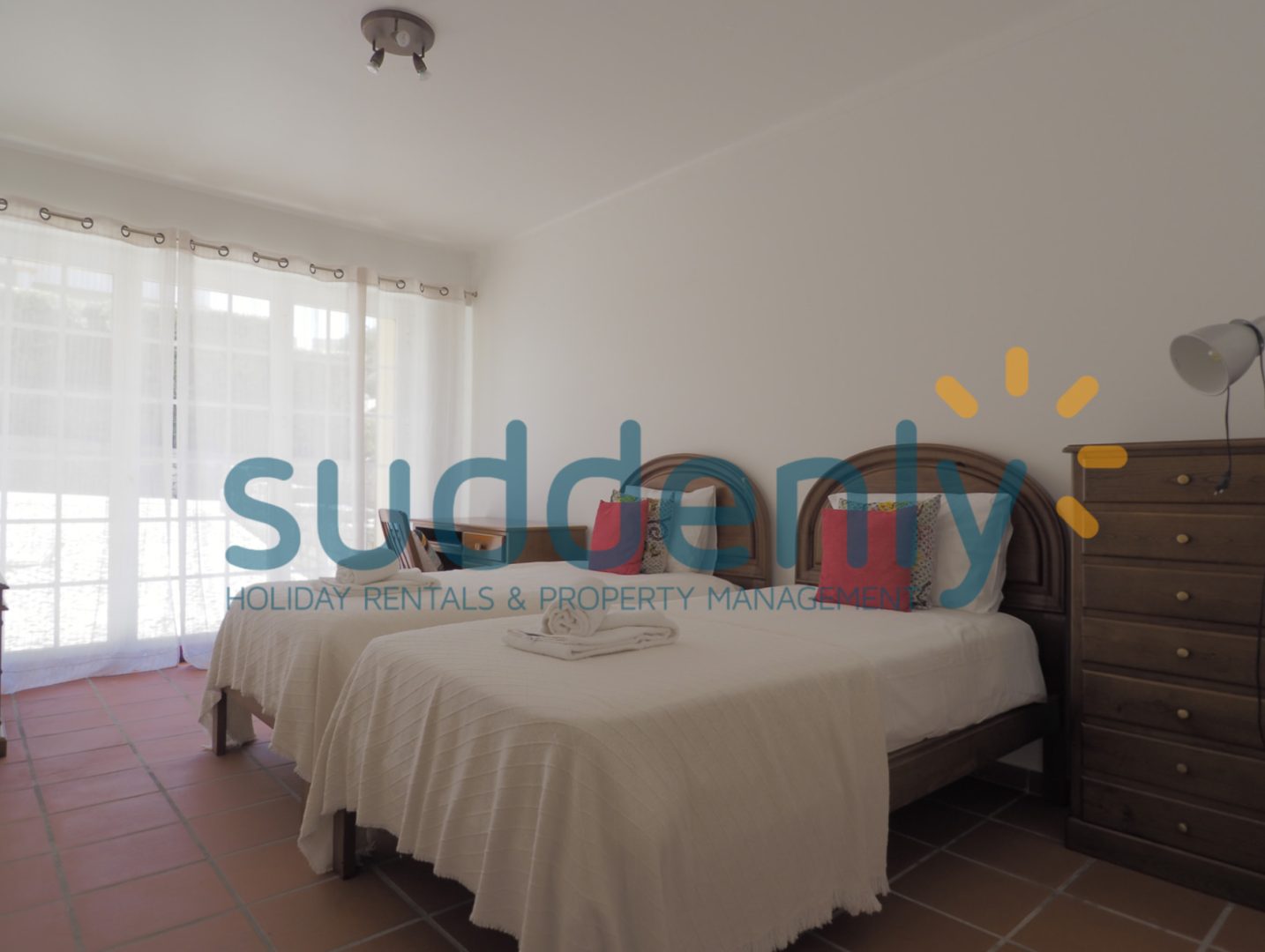 Holiday Rentals in Praia D'El Rey 18