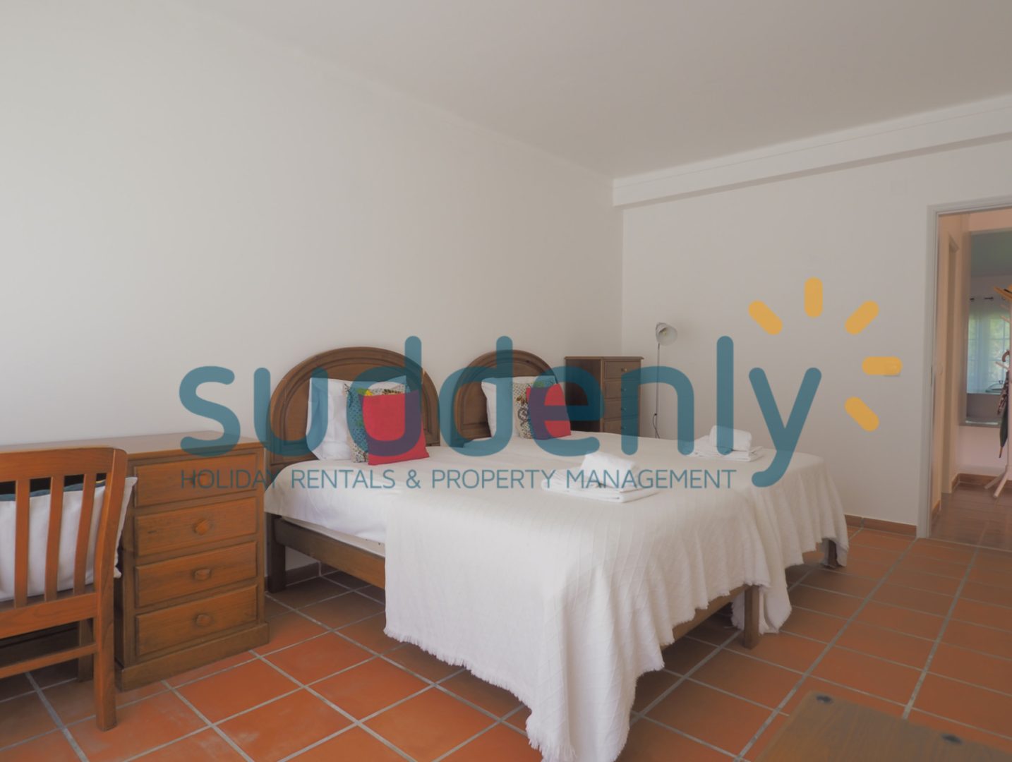 Holiday Rentals in Praia D'El Rey 20