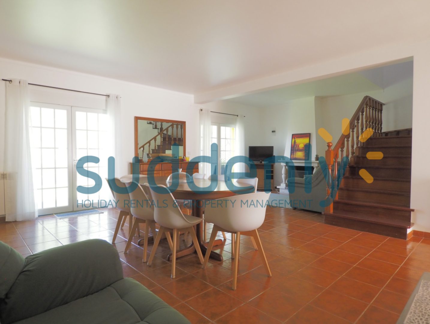 Holiday Rentals in Praia D'El Rey 10