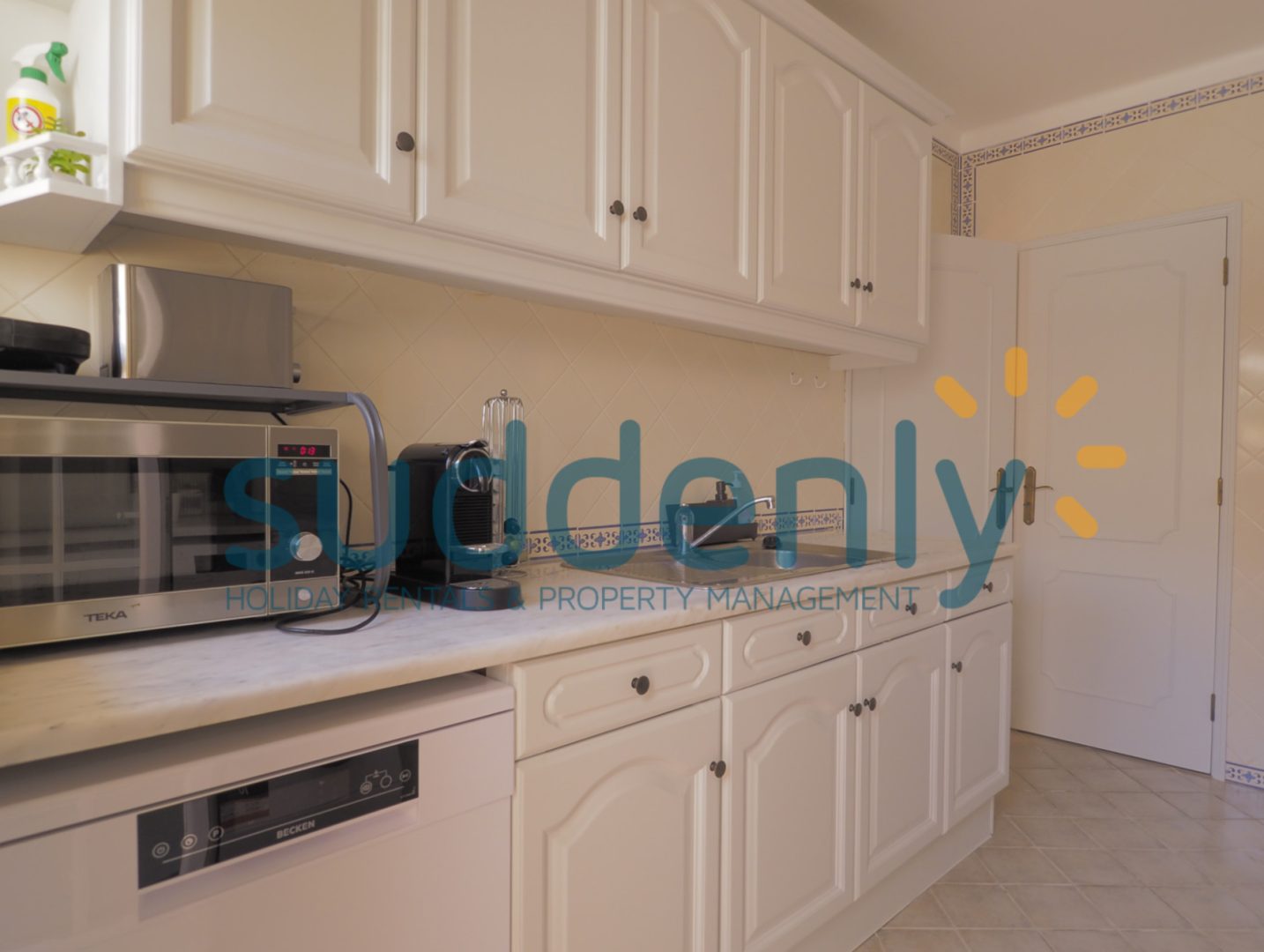 Holiday Rentals in Praia D'El Rey 15