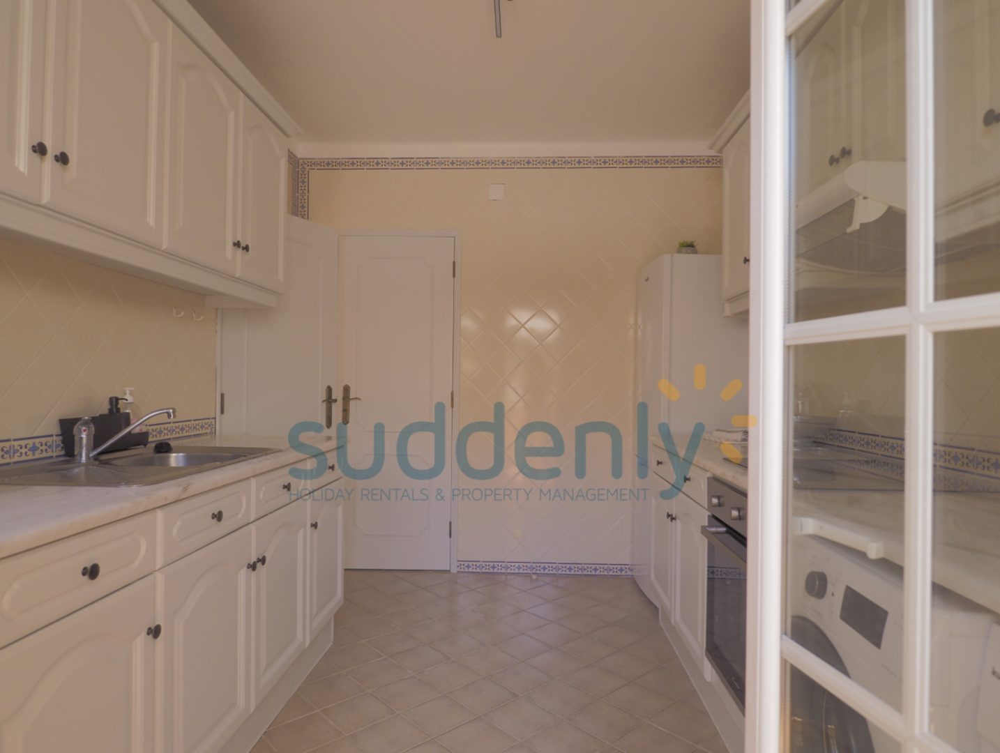 Holiday Rentals in Praia D'El Rey 14