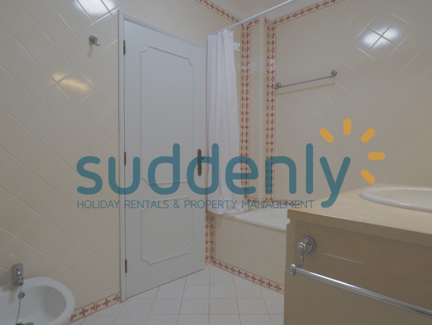 Holiday Rentals in Praia D'El Rey 17
