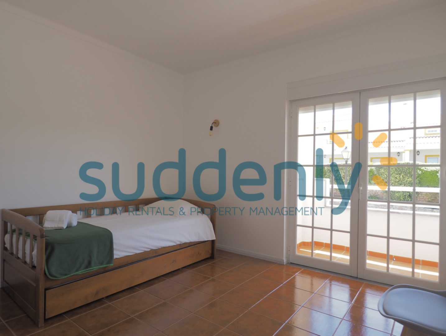 Holiday Rentals in Praia D'El Rey 25