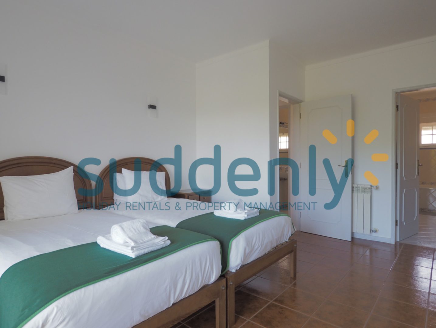 Holiday Rentals in Praia D'El Rey 32