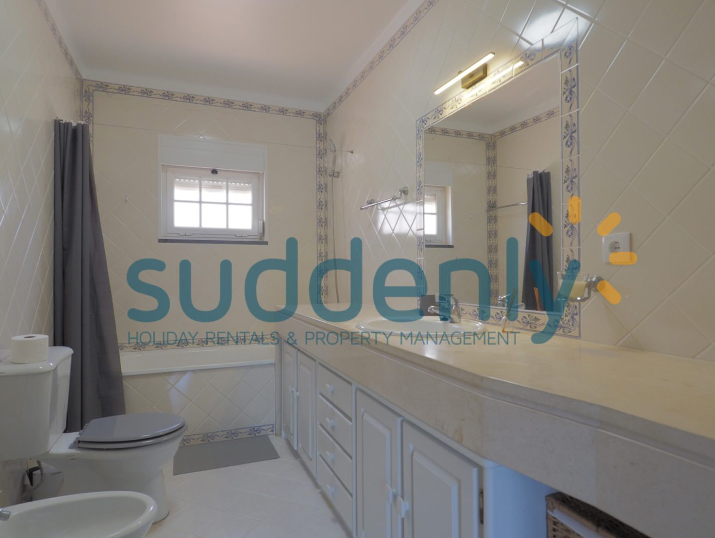 Holiday Rentals in Praia D'El Rey 36