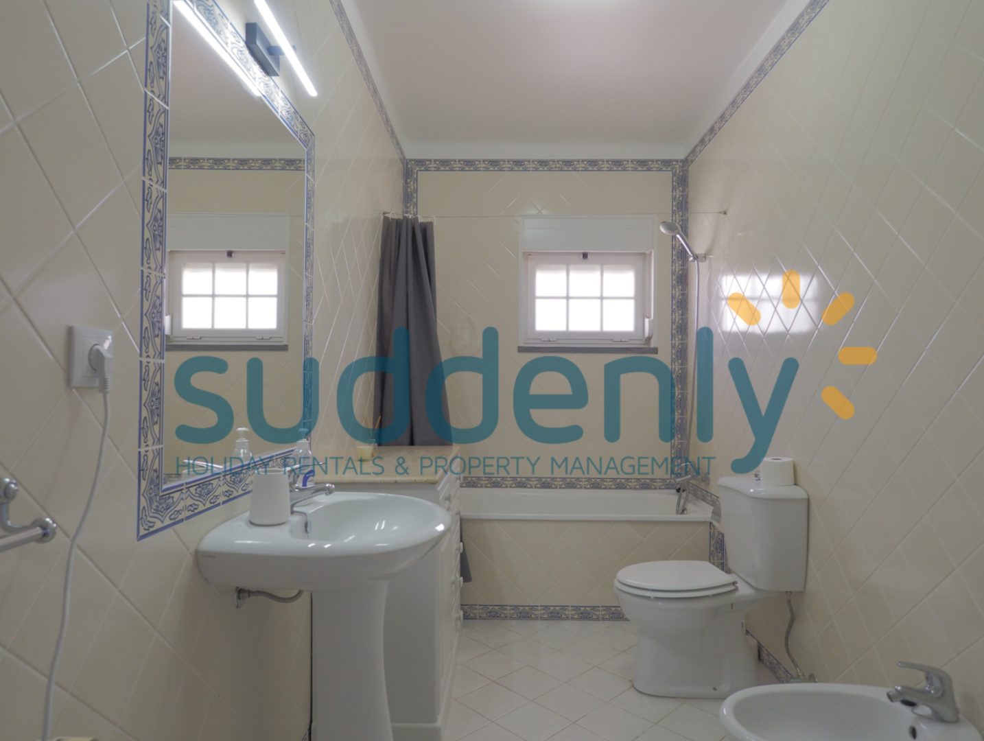 Holiday Rentals in Praia D'El Rey 29