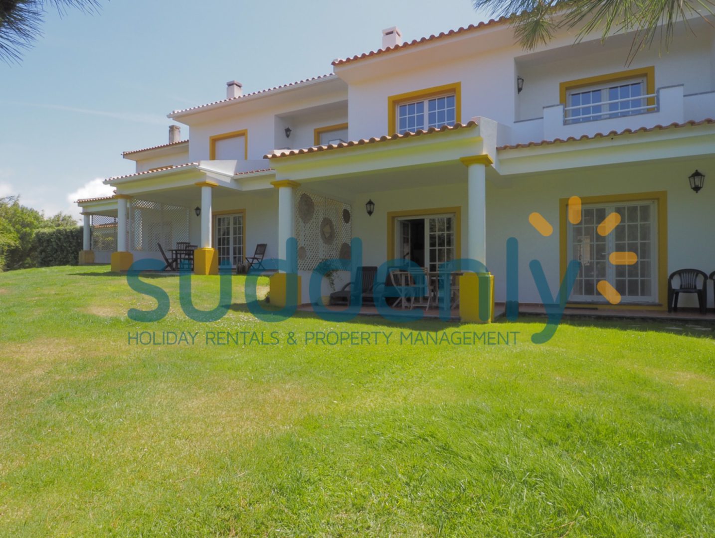 Holiday Rentals in Praia D'El Rey 37
