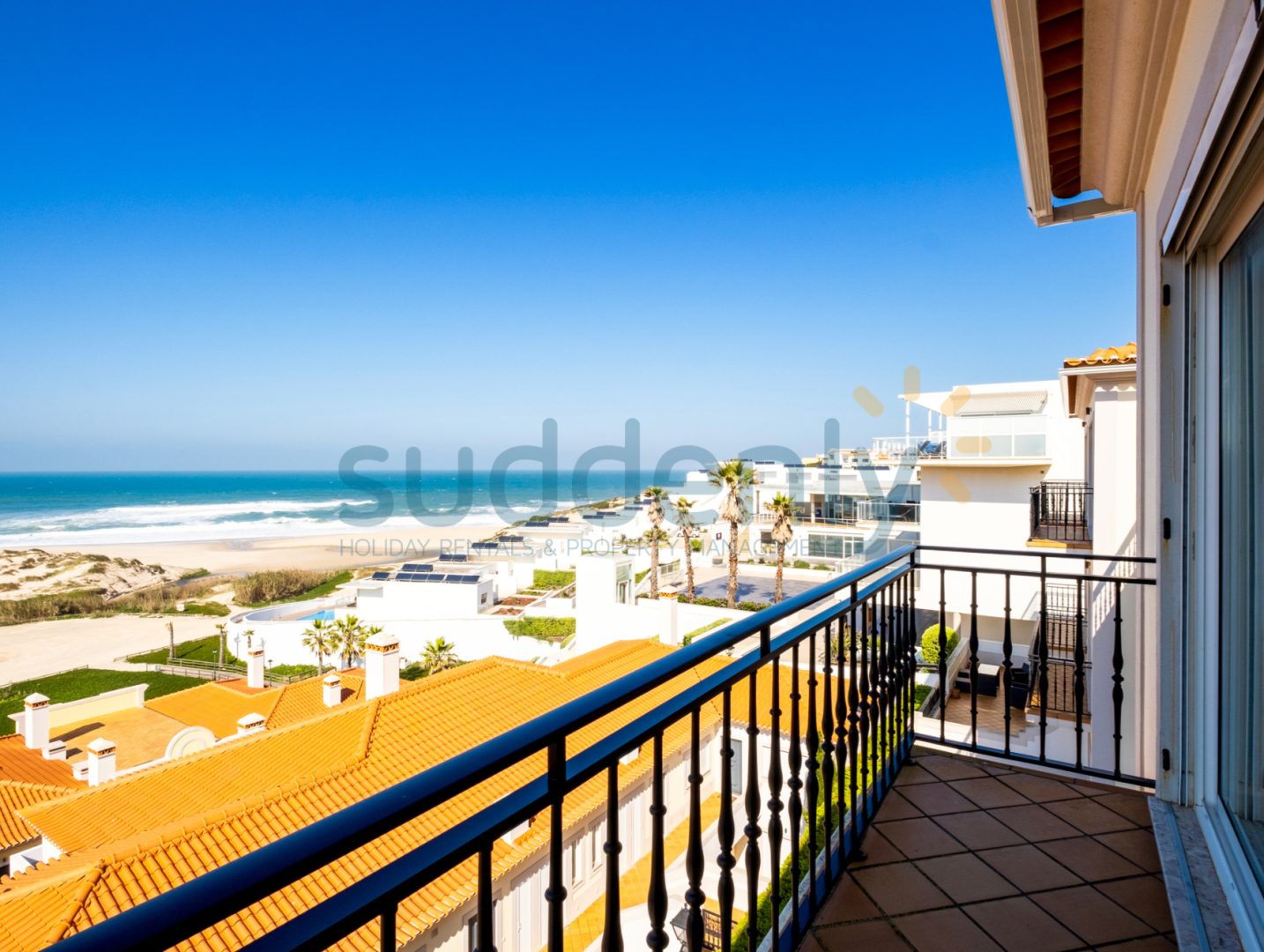 Holiday Rentals in Praia D'El Rey 8