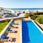 Holiday Rentals in Praia D'El Rey 272